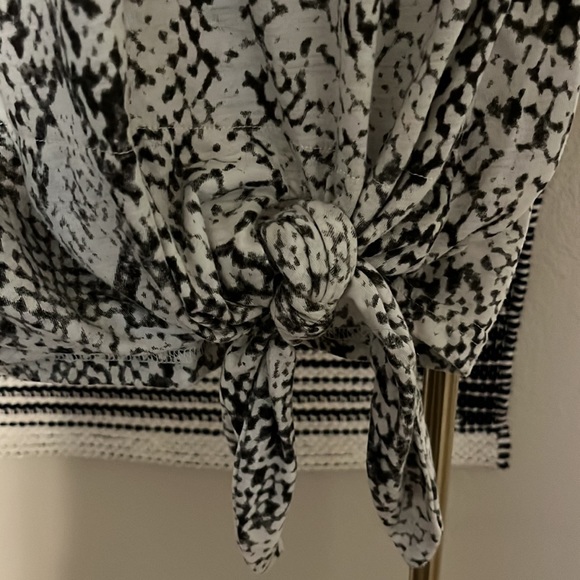 Summer & Sage Small animal print top with tie front - Picture 2 of 4